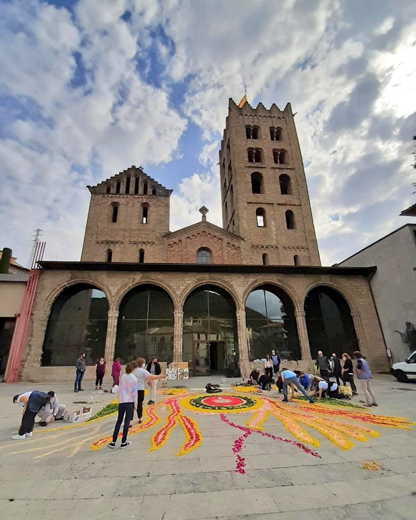 Joaquim_Colomer's tweet photo. Corpus 2021a Ripoll #CatifaDeFlors https://t.co/F5QtOj2cCG