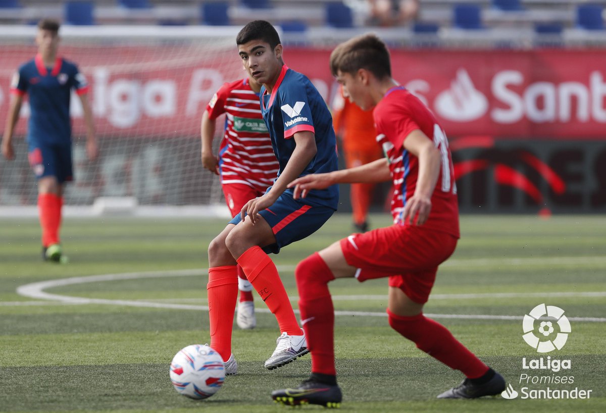 GranadaCF's tweet photo. Habéis logrado un premio que no tiene precio: hacernos sentir 𝗼𝗿𝗴𝘂𝗹𝗹𝗼𝘀𝗼𝘀 de todos vosotros y del trabajo enorme que se hace en nuestra @CanteraNazari.

🙌🏽🙌🏽🙌🏽🙌🏽🙌🏽🙌🏽🙌🏽🙌🏽🙌🏽🙌🏽🙌🏽🙌🏽

Aún queda luchar por el tercer puesto. Cabeza alta. ¡Vamos mi Granada! 💪🏽💪🏽 #LaLigaPromises https://t.co/mZmUEDykeQ