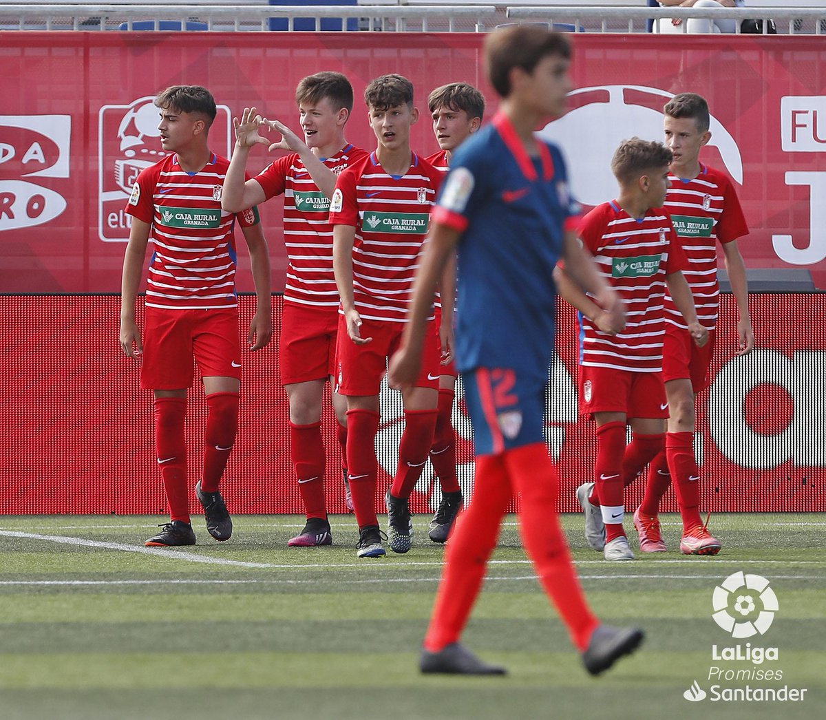 GranadaCF's tweet photo. Habéis logrado un premio que no tiene precio: hacernos sentir 𝗼𝗿𝗴𝘂𝗹𝗹𝗼𝘀𝗼𝘀 de todos vosotros y del trabajo enorme que se hace en nuestra @CanteraNazari.

🙌🏽🙌🏽🙌🏽🙌🏽🙌🏽🙌🏽🙌🏽🙌🏽🙌🏽🙌🏽🙌🏽🙌🏽

Aún queda luchar por el tercer puesto. Cabeza alta. ¡Vamos mi Granada! 💪🏽💪🏽 #LaLigaPromises https://t.co/mZmUEDykeQ