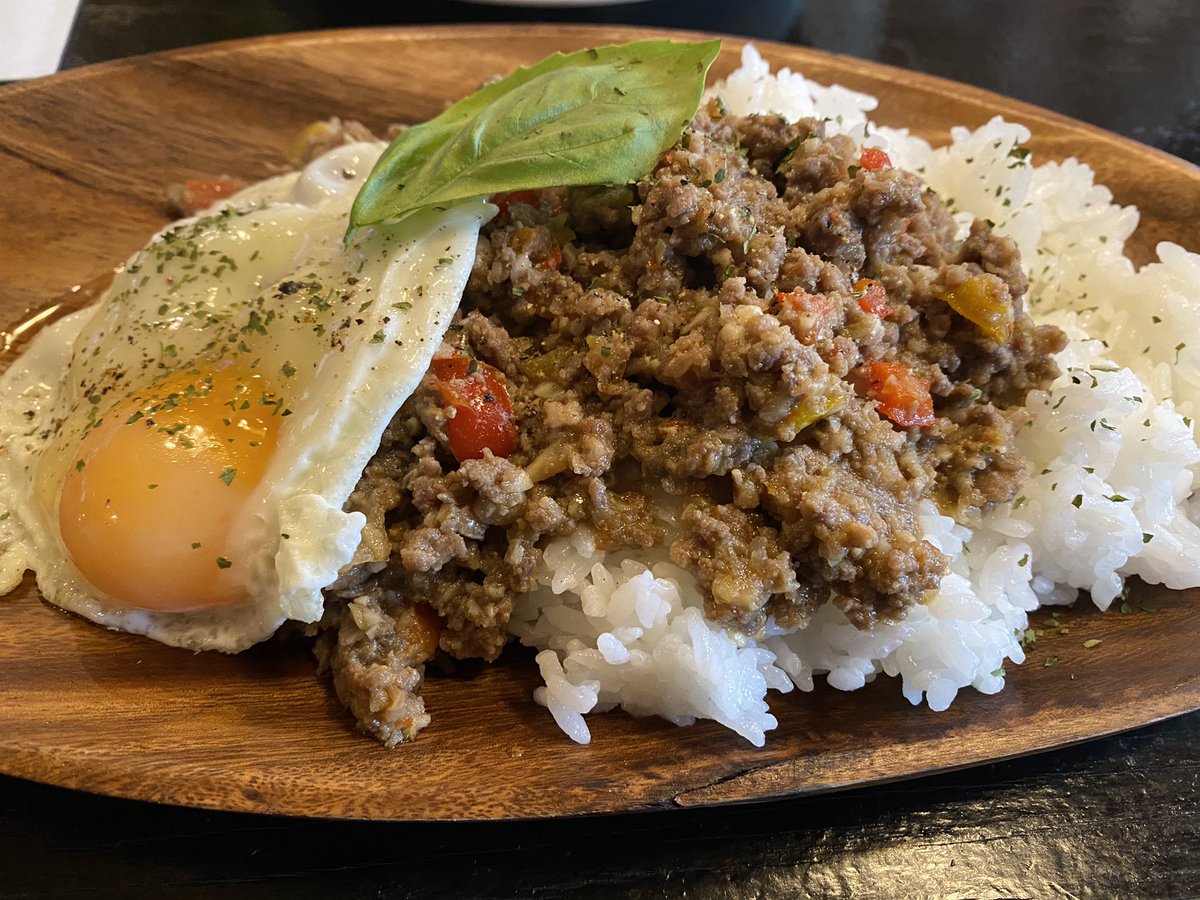 sobajoguu's tweet photo. 今日は宜野座までお出かけ
HANAYAでランチ！

ガパオライス美味かった！！
一緒にビール飲みたかったなぁ
食後はコーヒーかき氷♪
#izakayaHANAYA #ガパオライス https://t.co/G7T2ziyZ4x