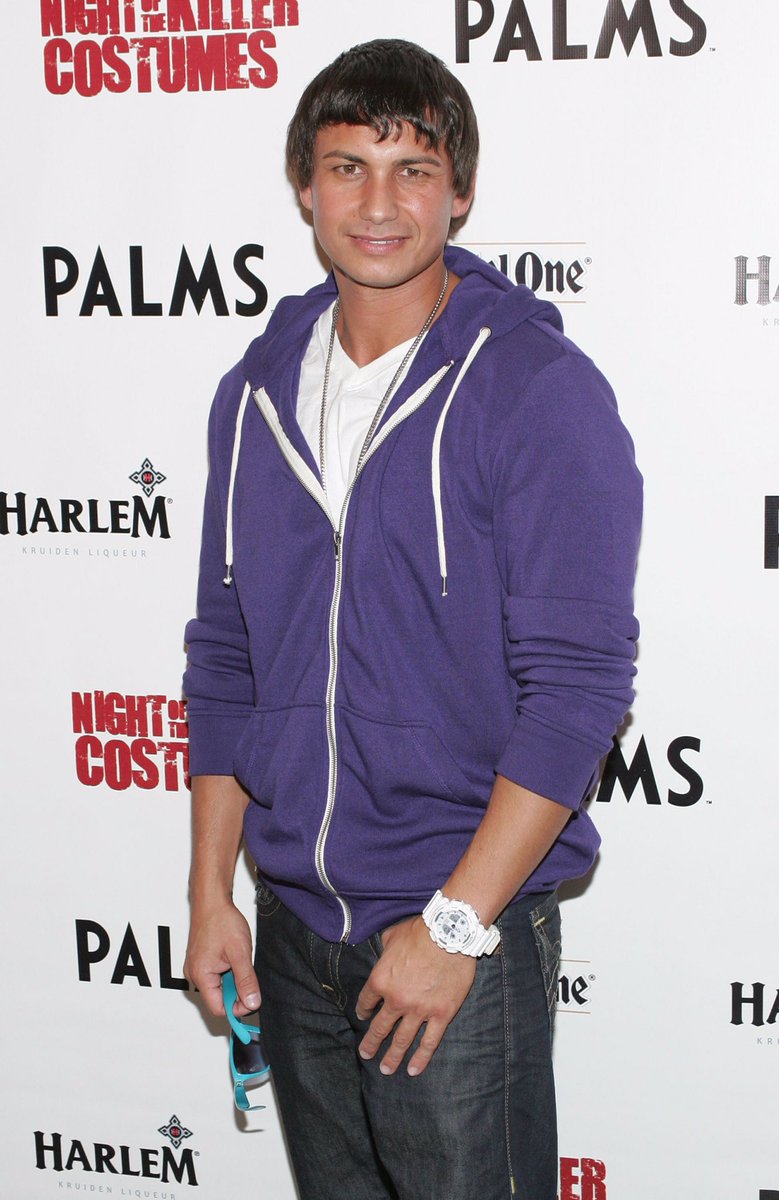 mamathunderpuss's tweet photo. why didnβt anyone tell me that this is what pauly D looks like with his hair down.#utterlydisappointed https://t.co/GYPkHIiLpe