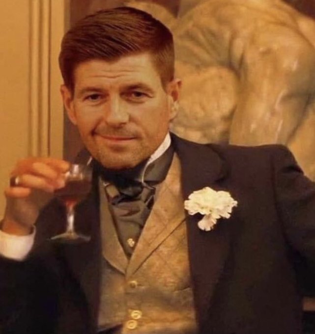 DesmondIanOCon1's tweet image. He had it all ,passing ,shooting, aggressive, leadership, tackle,quick, loadsa gold outside the box,imagine him in are team now, wed be unstoppable! And Henderson&apos;s shuffles and great captaincy was all learned from the Master! Stevie G.