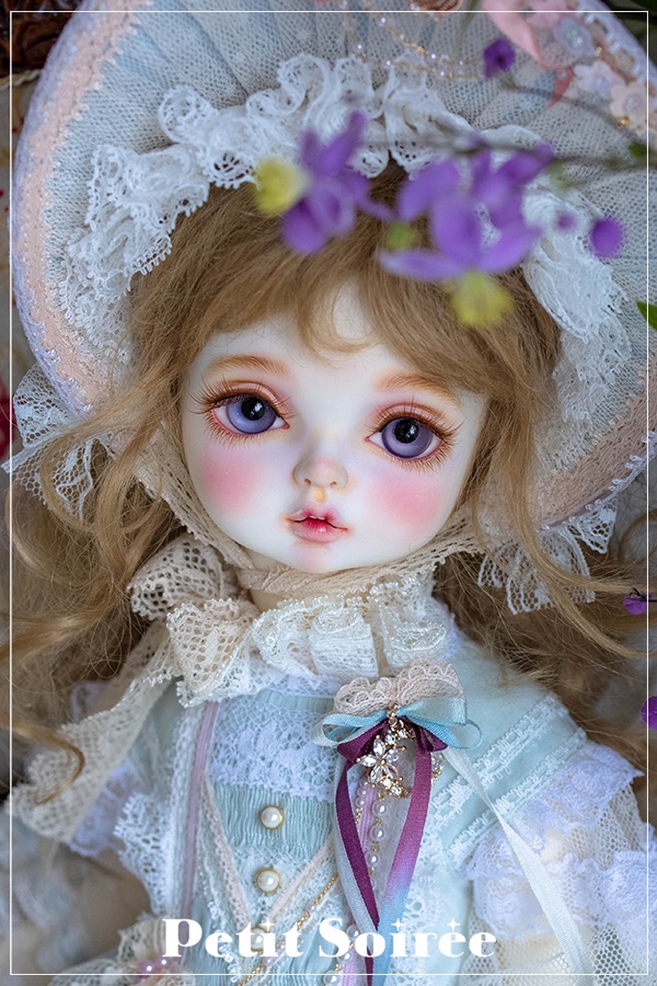 Petit_Soiree's tweet photo. こんにちは。プチ・ソワレです。

新作ヘッド：ビジュー(Bisous)が遂に発売されます。 
注文開始は6月7日夕方の7時から〜

ノーメイクアップヘッド、アーティストメイクアップヘッド（限定数量）がご用意されています。 

*アーティスト：kana、Rollingpumpkin、锦鲤白芷

https://t.co/yt7mufYmTK https://t.co/ZW9QoQyYCi