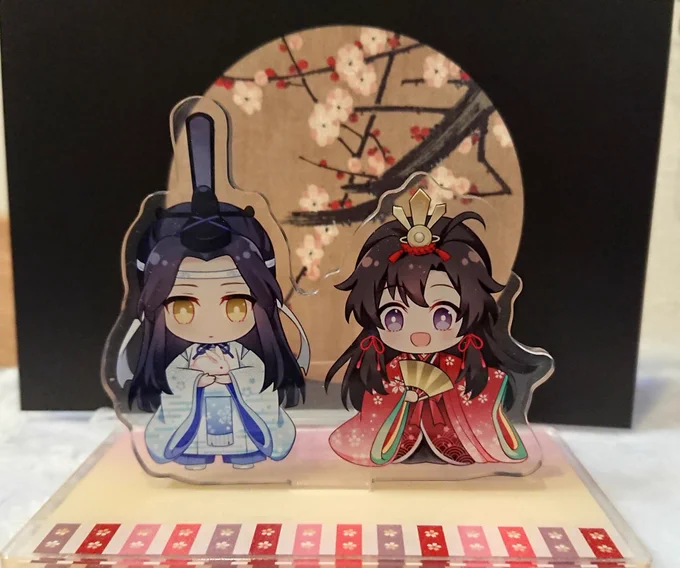 昨日とても可愛い梅ハガキを買った!アクスタと一緒に写真を撮ってみた\(^o^)/💕 