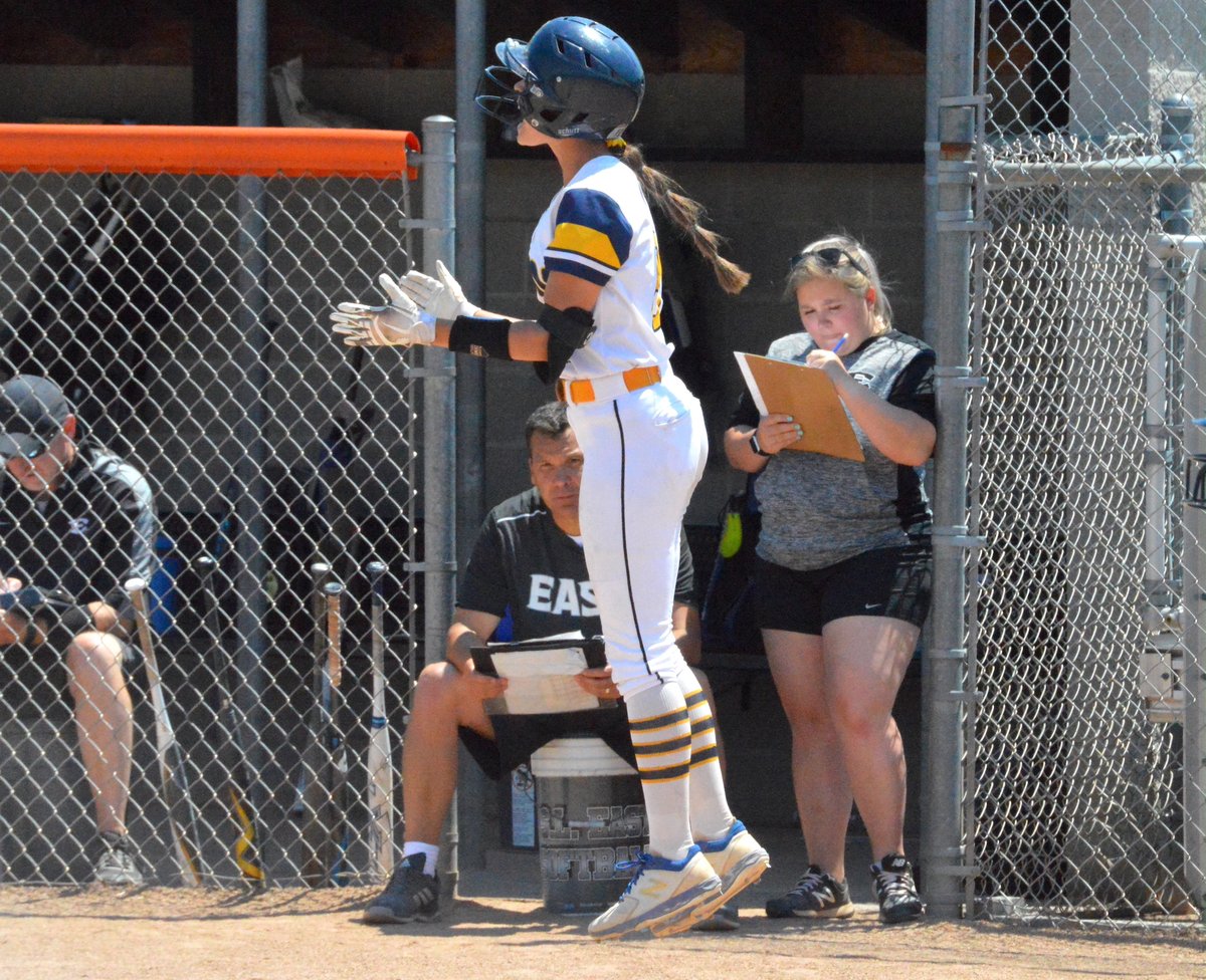 OutOfLField's tweet photo. Also, better celebratory hang time >> Julia Duncan or Grace Walters? https://t.co/QWJGaNUYM7