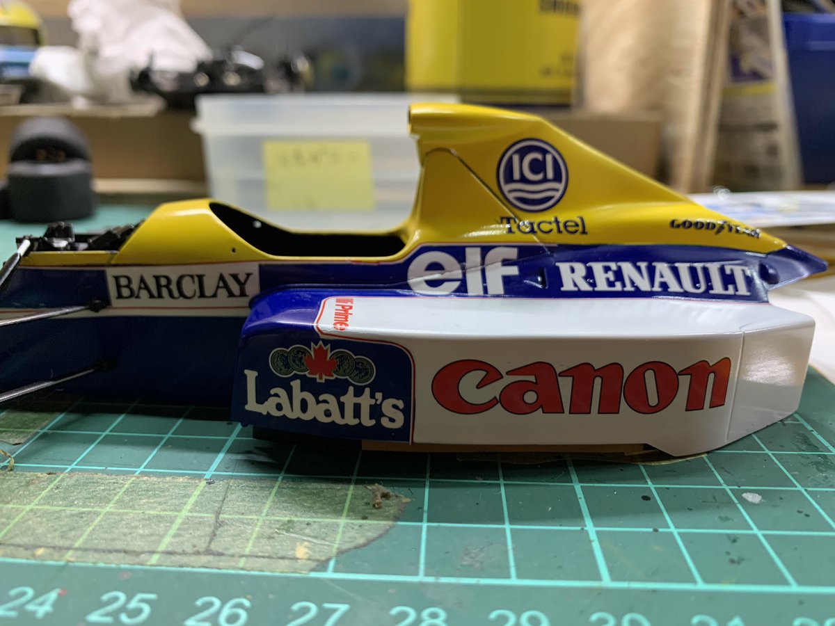 P Man デカール貼りはじまりました 気になるコックピット横は教えていただいたbarclay 今は無いタバコ のロゴで時代を感じれればいいなぁと思います カーnoは5の 振り向けばブーツェン で仕上げて行きます F1 Williams Renault