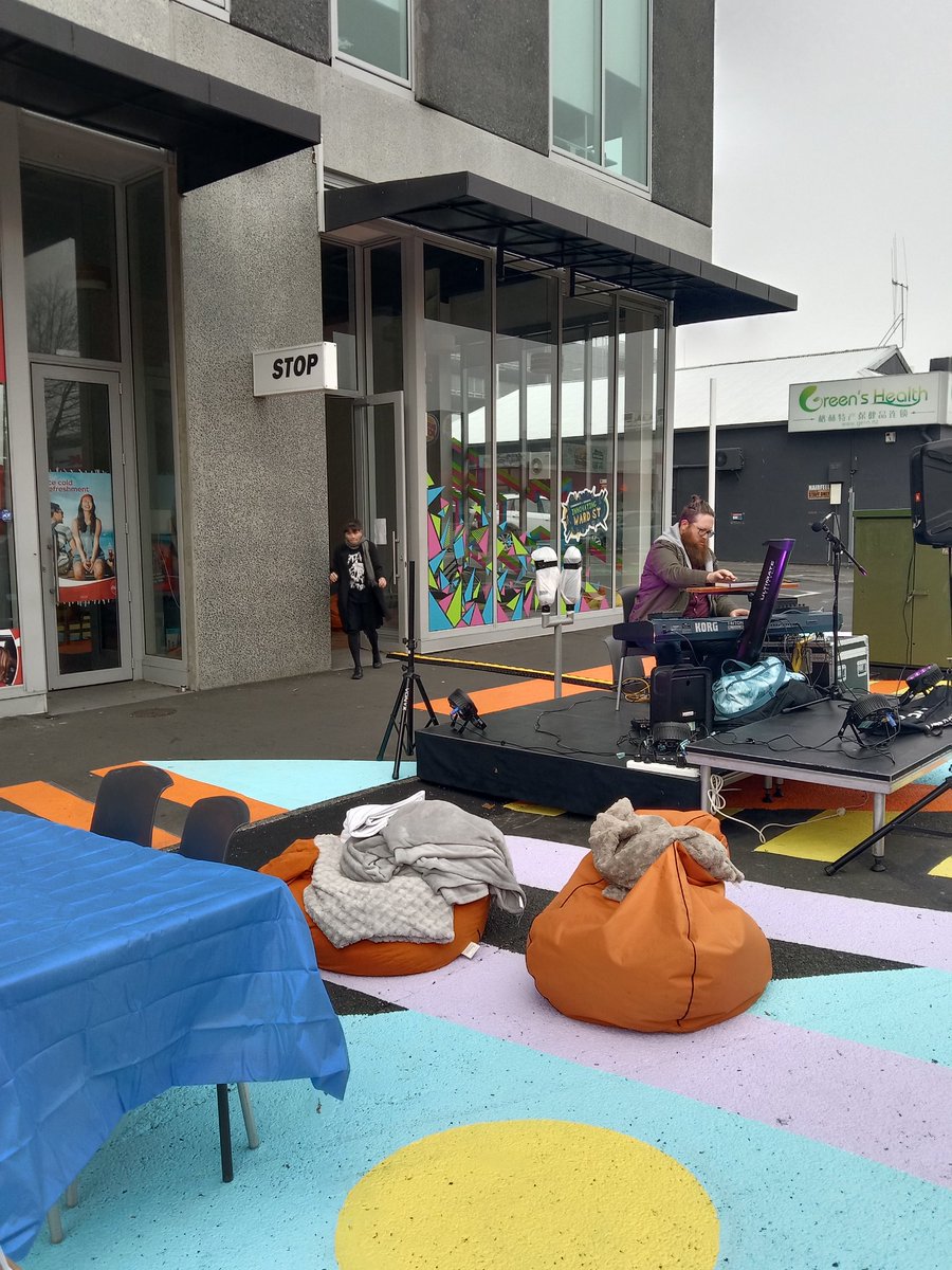 kellifrmthetron's tweet photo. The other side to the Innovating streets story... Hamiltonians coming together to laugh, be creative, perform and be entertained.
#innovatingstreets #kirikiriroastreets https://t.co/1OSo337orG