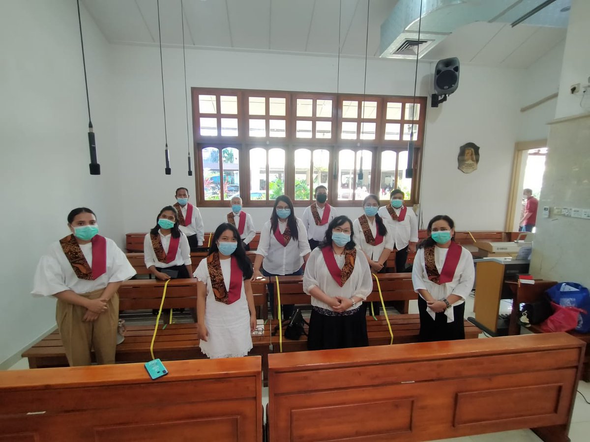 WeridityIgnatiu's tweet photo. Selamat pagi selamat hari Minggu Selamat beribadah tanggal 6 Juni 2021 selamat merayakan hari raya tubuh dan darah Kristus selamat juga kepada anak-anak yang menerima komuni pertama di Paroki Santo Fransiskus Asisi Makassar Sulawesi Selatan Indonesia https://t.co/2BkBxWTqnR