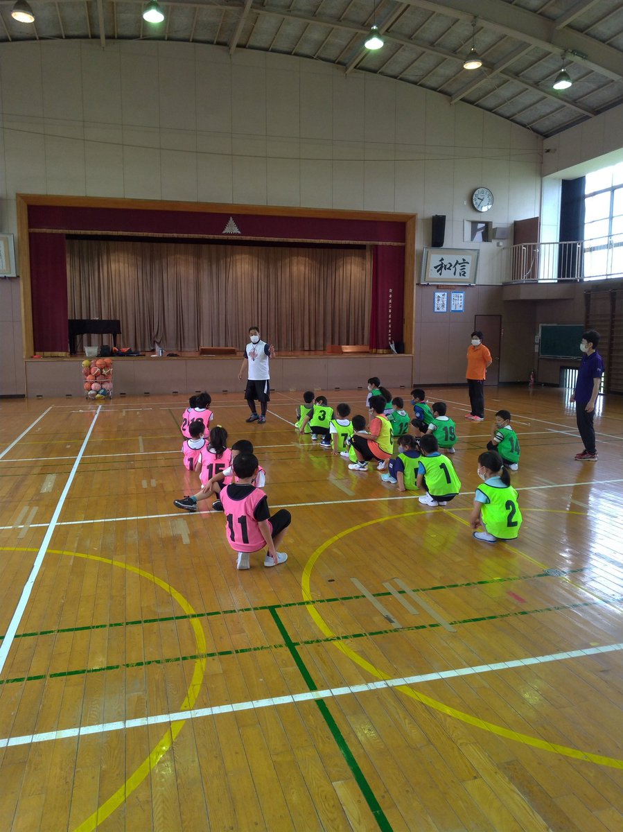 aiaituga's tweet photo. キッズスポーツ教室「第ニ回目　ミニバスケットボール教室」開催！！

様々なスポーツを楽しむ教室、キッズスポーツ教室💪

今日はミニバスケットボール教室🏀

シュート、パス、ドリブル、ミニゲームと盛り沢山、汗びっしょり、動き回りました！！

次回はカヌー教室です、お楽しみに😀 https://t.co/vyt4yad1cF