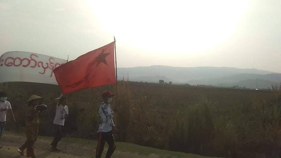 wyp_131's tweet photo. Youths from Yaw Region and GantGaw tsp, Magway Region gathered at MyitThar River and protest against Dictatorship today. #June6Coup #WhatsHappeningInMyanmar https://t.co/xoxlmLQd7L