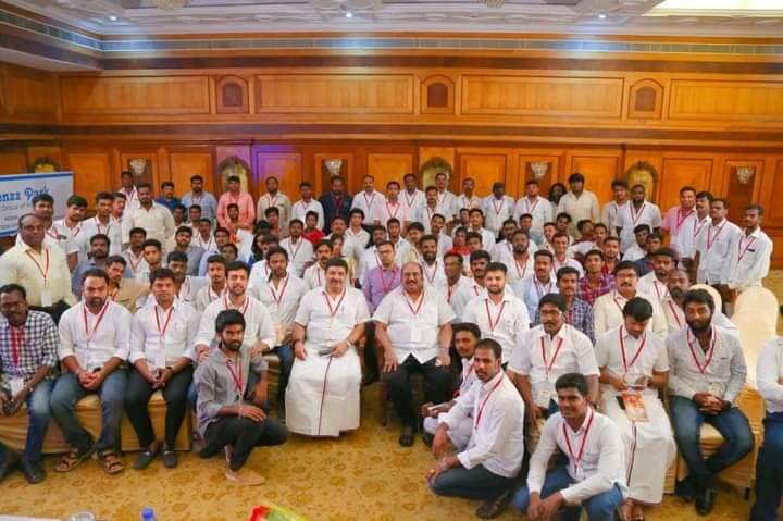 Karthic30613527's tweet photo. இன்று பிறந்தநாள் காணும்  சென்னை  மேற்கு  மாவட்ட  தகவல் தொழில்  நுட்ப அணி  ஒருங்கிணைப்பாளர்  AVR கோபால் ராம்  அண்ணன் அவர்களுக்கு மயிலாப்பூர் சட்டமன்றத் தொகுதி தகவல் தொழில்நுட்ப அணியின் சார்பாக வாழ்த்துக்களை தெரிவித்துக் கொள்கின்றோம். https://t.co/EfQORwCGaR