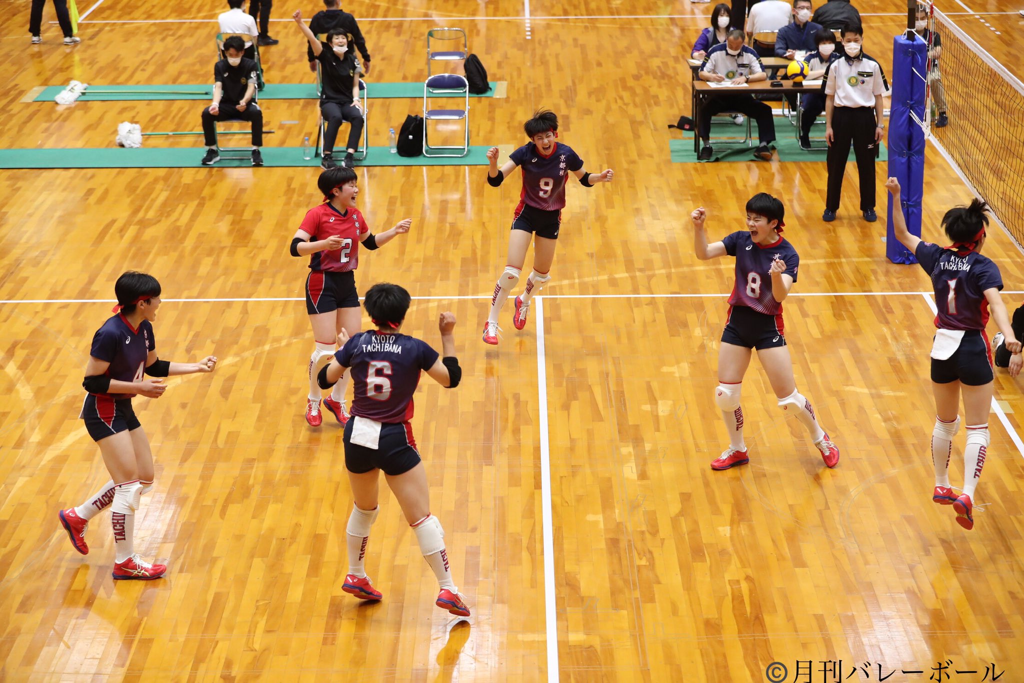 月刊バレーボール 公式 各地で熱戦が繰り広げられている高校バレー 京都でインターハイ予選が行われ 女子決勝では京都橘が北嵯峨を2 0で下し 22大会連続の本戦出場を決めました これから男子準決勝 決勝が行われます 高校バレー インターハイ