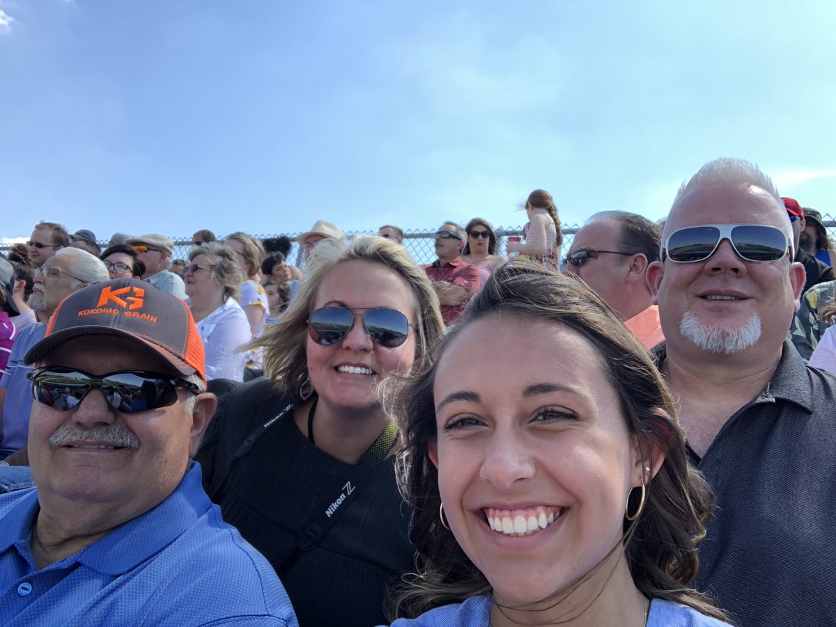 shellyleary's tweet photo. Graduation 💙👨🏻‍🎓❤️ https://t.co/kaeZ2EoTvD