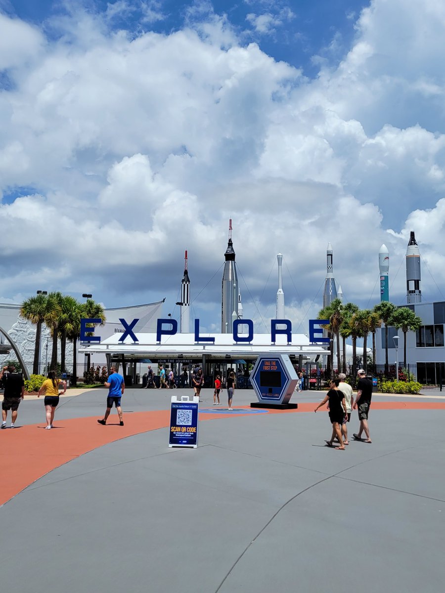 emilyb0314's tweet photo. Had an awesome time today at the Kennedy Space Center!! @NASAKennedy https://t.co/6tutugqRww