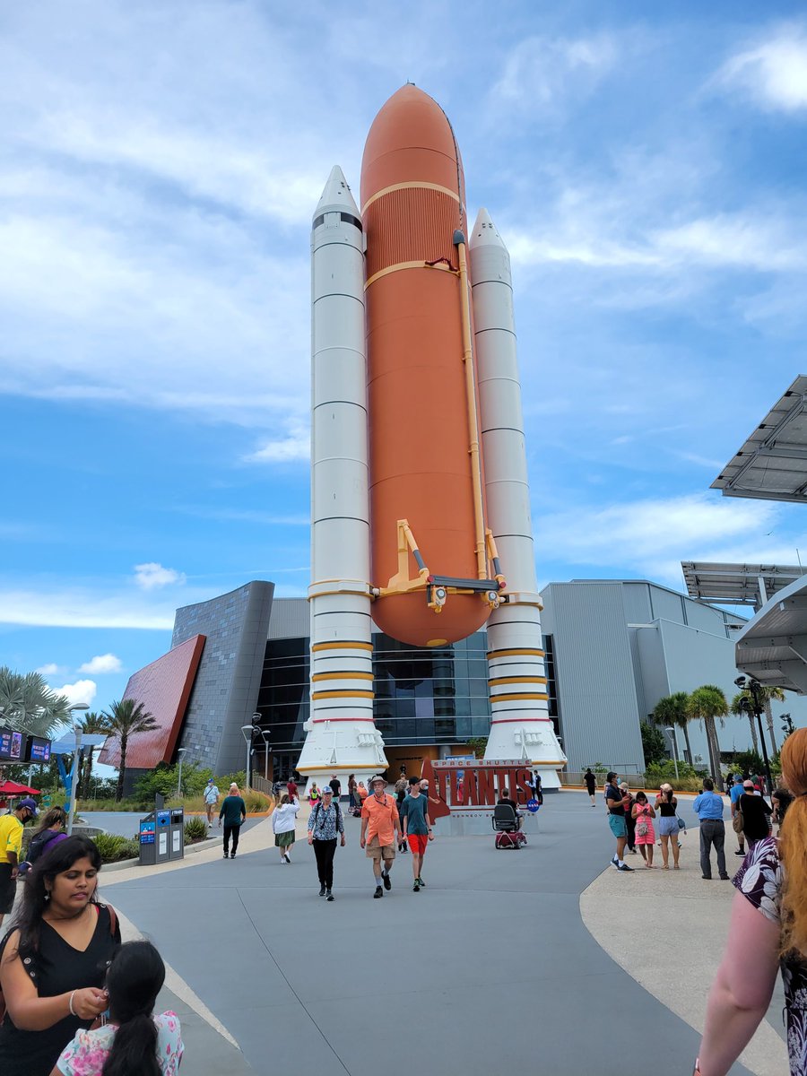emilyb0314's tweet photo. Had an awesome time today at the Kennedy Space Center!! @NASAKennedy https://t.co/6tutugqRww