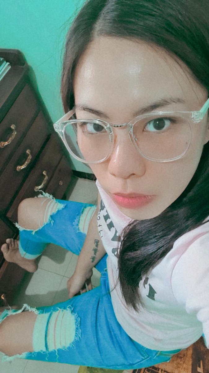 Sourcherie's tweet photo. Kenapa ya kok mau jadi cewe anggun, feminin, itu susah. Kayak ga pantes. 🤣 https://t.co/9ue4OJYRa2