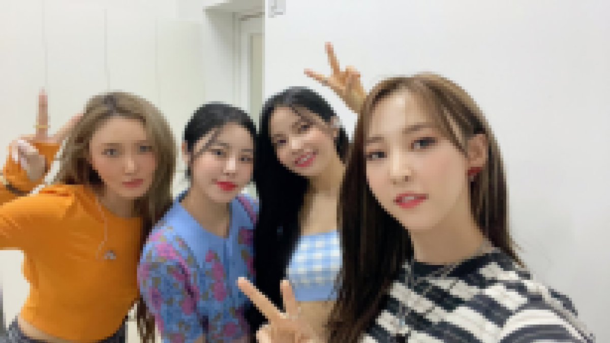 [NOTICE]
Please, welcome our new member yong yong, give her and us lots of love!!

#LOSERCREW #찌크 
#AhnSorry #JungBut #MoonLoveU #YongYong