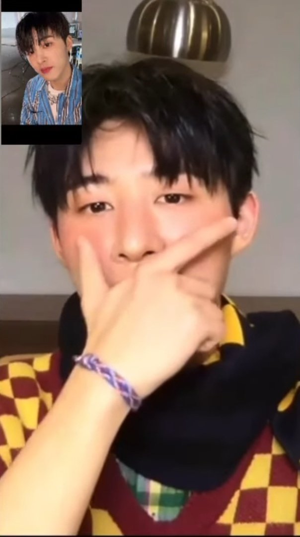 hambeanss's tweet photo. oh my god i missed this pose!!! 😭😭 https://t.co/kbcyJFbXrg
