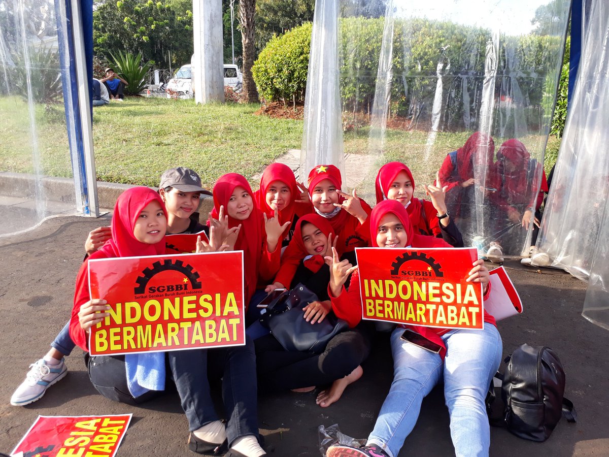 widiprasetyani's tweet photo. Merah tetap menyala
#BoikotAice_EsKrim_China https://t.co/5tz6rUUIZ9