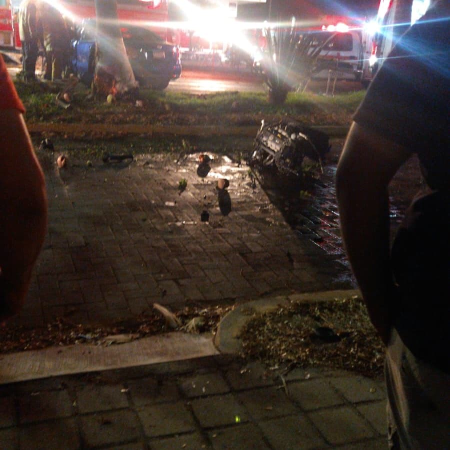 CivilBomberos's tweet photo. #AlMomento 

Se atiende accidente vehicular sobre la avenida general Lázaro cárdenas Colonia las brisas.
Disminuyan su velocidad al circular por la zona.

 #PCManzanillo
Nuestros números son:📲314 3367300 ó puedes mandar 📨📸 WhatsApp
https://t.co/0qlmdGJ85p https://t.co/HtK7Nioe3N