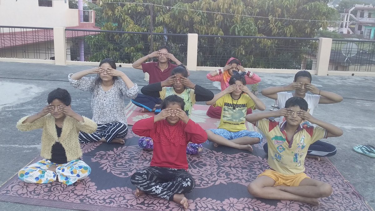 गूलर
व्रण के लिए हितकारी है, पित्त नाशक है। इसमें टैनिन,सिलिका तथा फास्फोरिक एसिड पाते जाते हैं।
#आयुर्वेद_हमारी_शान