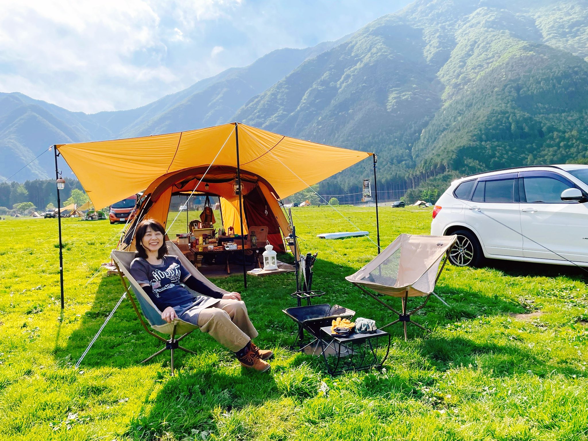 青木和巳 ふもとっぱら の天気はとても変化が激しい 雨が降っていたと思ったら日差しが見えて来た 空気は澄んでて移りゆく天気も最高に楽しめる ふもとっぱらキャンプ場 夫婦キャンプ 焚き火 キャンプ テント 雨の日キャンプ 雨の日コーデ 雨