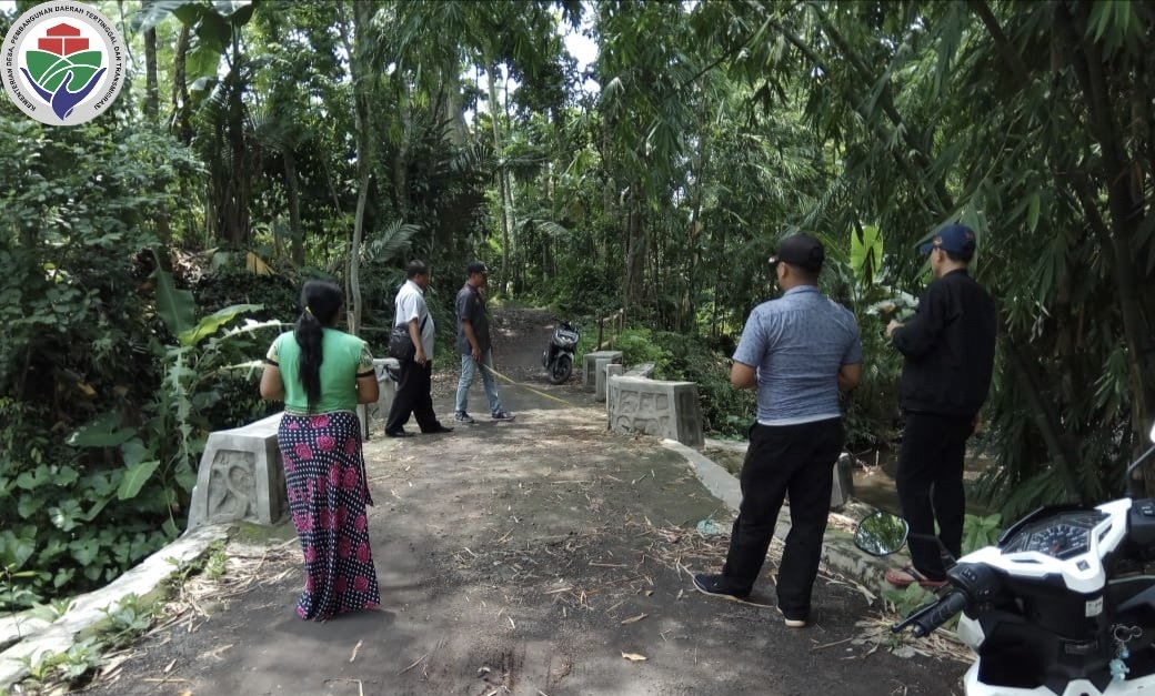 Desa terus berbenah menuju mandiri
#GusMenteriSambangDeso
#tpplumajang
#tppjatim

<a href="/jokowi/">Joko Widodo</a> 
<a href="/halimiskandarnu/">ABDUL HALIM ISKANDAR</a>
@Kemendespdtt
<a href="/thoriqul_haq/">CAK THORIQ</a>
<a href="/azzameldzikrie/">#SantriIndonesia</a> 
<a href="/tppkemendes/">TPP KEMENDES</a> 
<a href="/ahmad_dewanto/">Andry Dewanto Ahmad Ahmad</a>
<a href="/Mift4hulMunir/">Miftahul Munir</a>