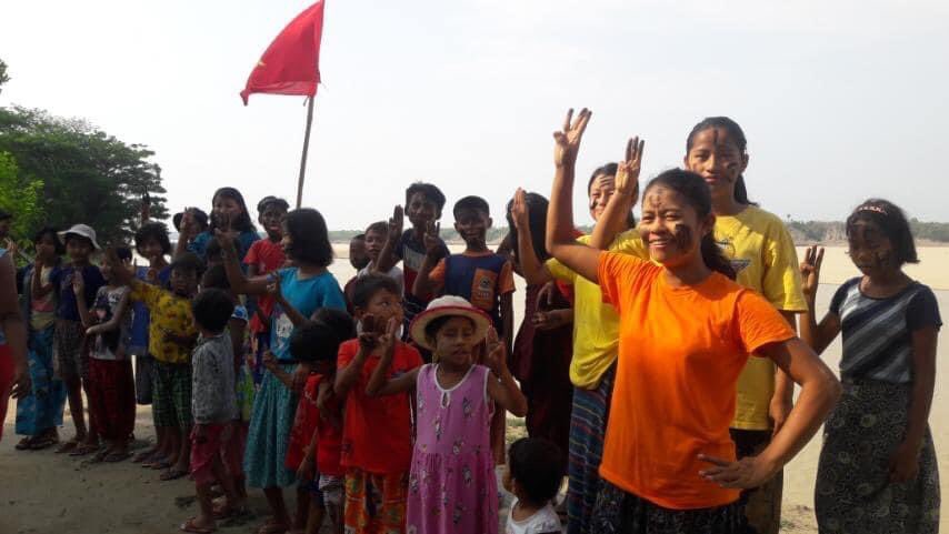 "Soot Strike" by the basic education students and residents in WunBo village,#Butalin Tsp to overthrow the military dictatorship and slavery education,
on June6.

 #RejectCoupRejectASEAN #WhatsHappeningInMyanmar #June6Coup #MilkTeaAlliance