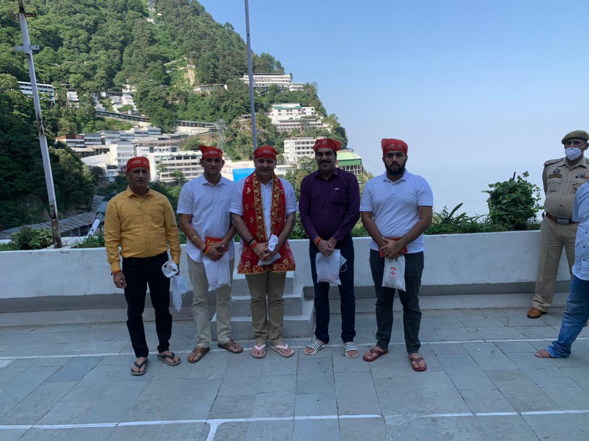 msisodia's tweet photo. जय माता दी... वैष्णो माता के दर्शन 

सर्व मंगल मांगल्ये, शिवे सर्वार्थ साधिके, शरण्ये त्रयंबके गौरी, नारायणी नमोस्तुते... https://t.co/T7onBHb6ES