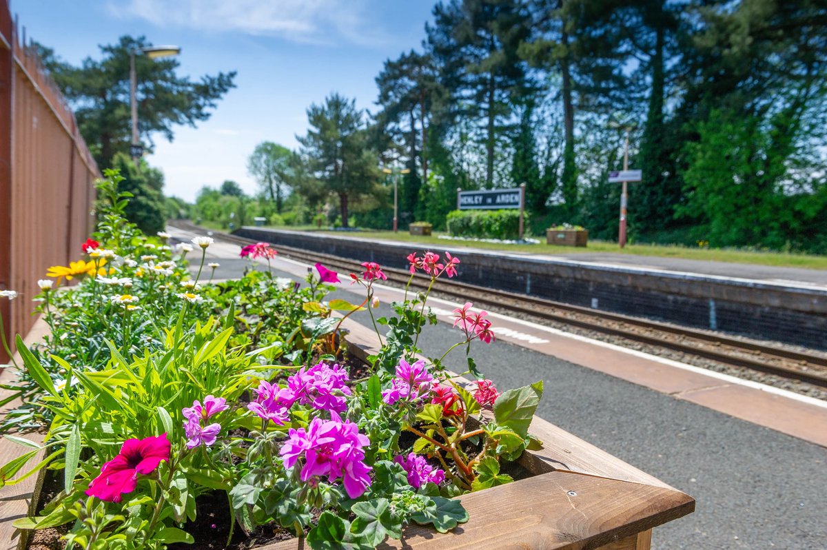 Day out on the #ShakespeareLine - why not get the @WestMidRailway train to #HenleyinArden & take a walk into the town to sample it’s nationally famous ice cream & explore the great heritage of this market town henleyicecream.co.uk/ice-cream/