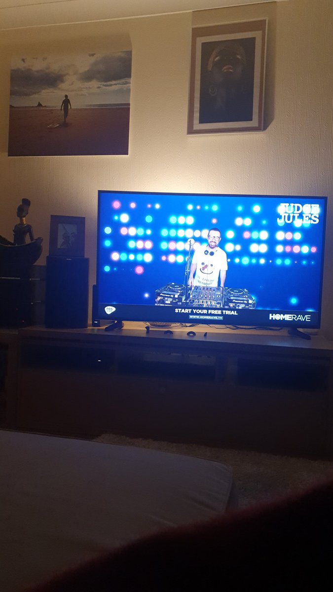 CClifford69's tweet photo. Well a huge congratulations to @RealJudgeJules on his 900th #GWU live on @homeravetv. A podcast I listen to every week and a huge influence on what I buy to play when I DJ. Jules... thanks man. Here's to the next 900. #JudgeJules #Homerave https://t.co/Xqigo1XQU9