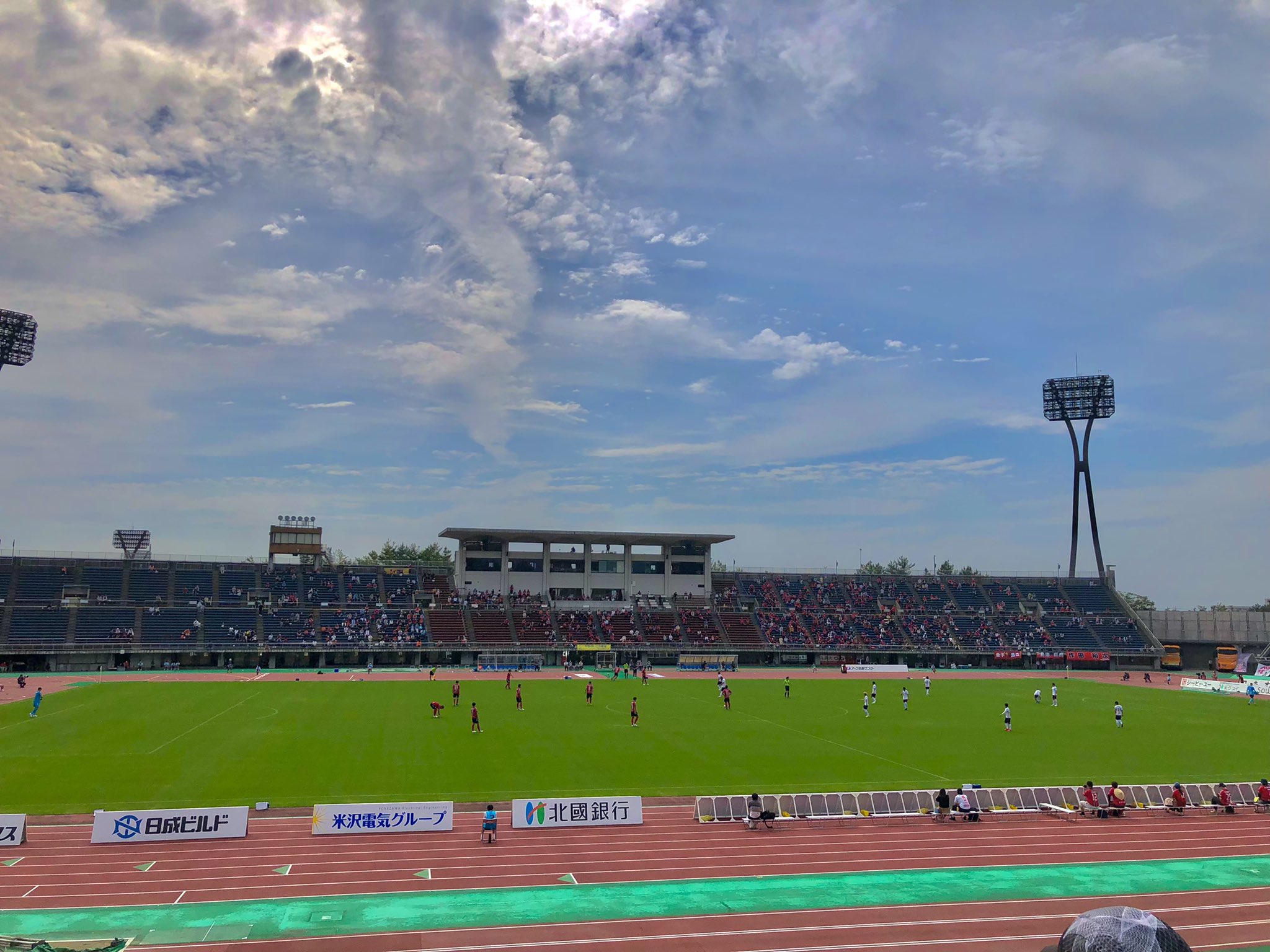 Tnホーム 初めてスタジアム来ました 前半1 0でツエーゲン金沢勝ってます 後半も頑張れ ツエーゲン金沢 サッカー T Co Nfecmrun1j Twitter