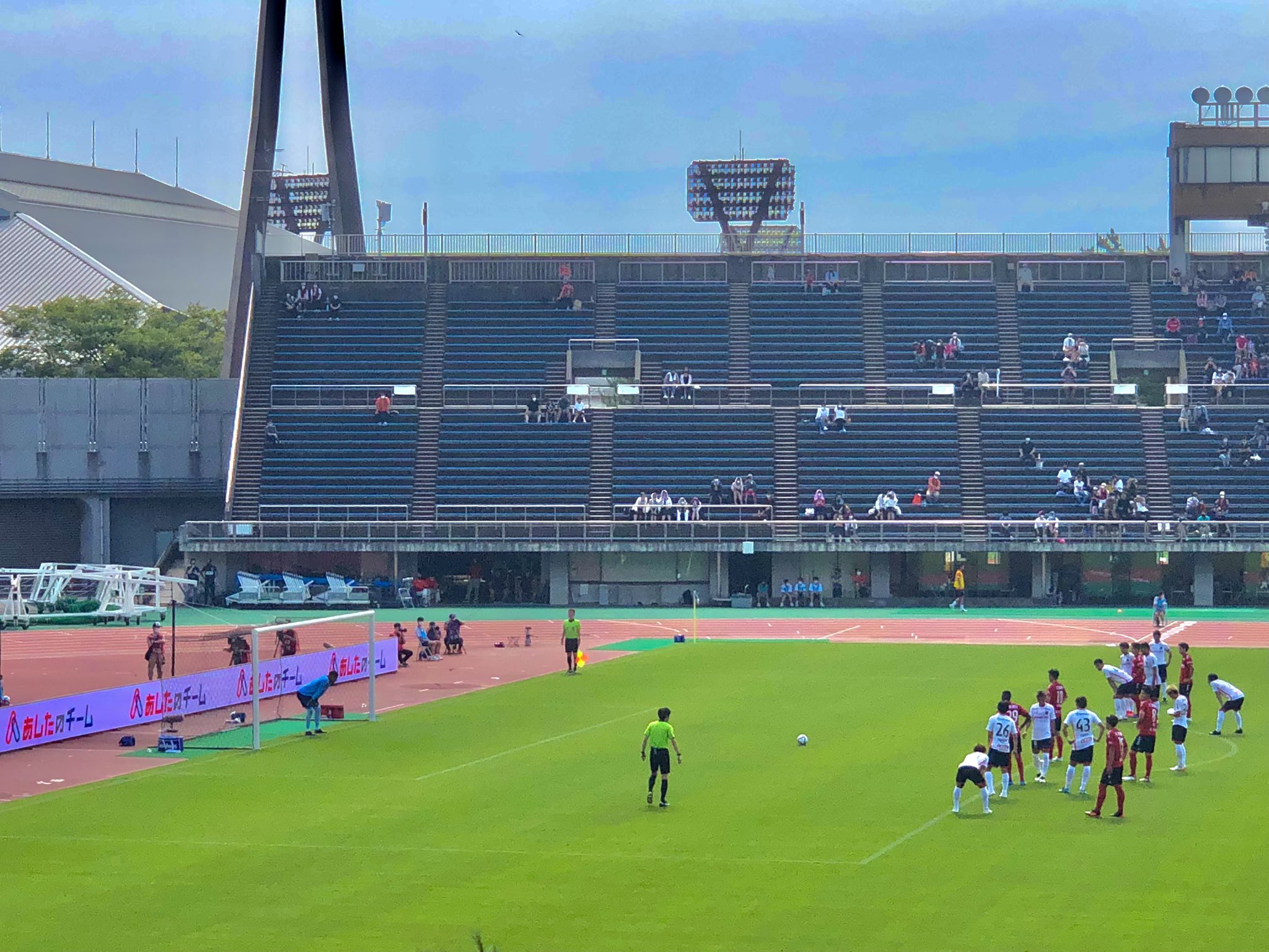 Tnホーム 初めてスタジアム来ました 前半1 0でツエーゲン金沢勝ってます 後半も頑張れ ツエーゲン金沢 サッカー T Co Nfecmrun1j Twitter