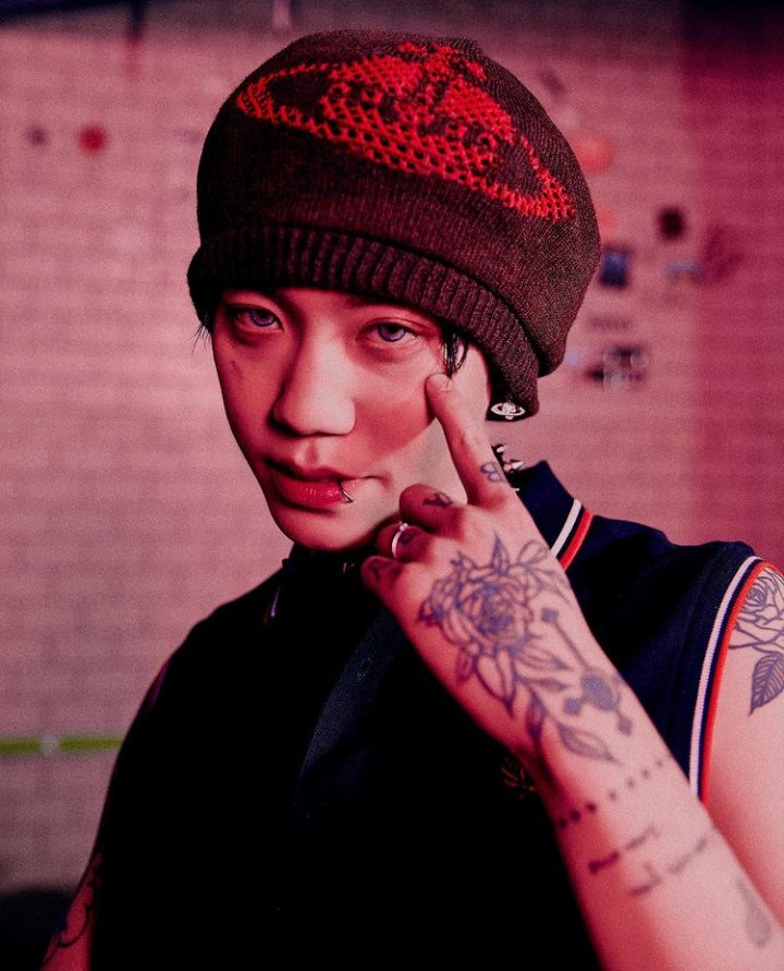 hE LOOKS SO GOOD ?!?!*@/#)(+&amp;$?!!!!!!