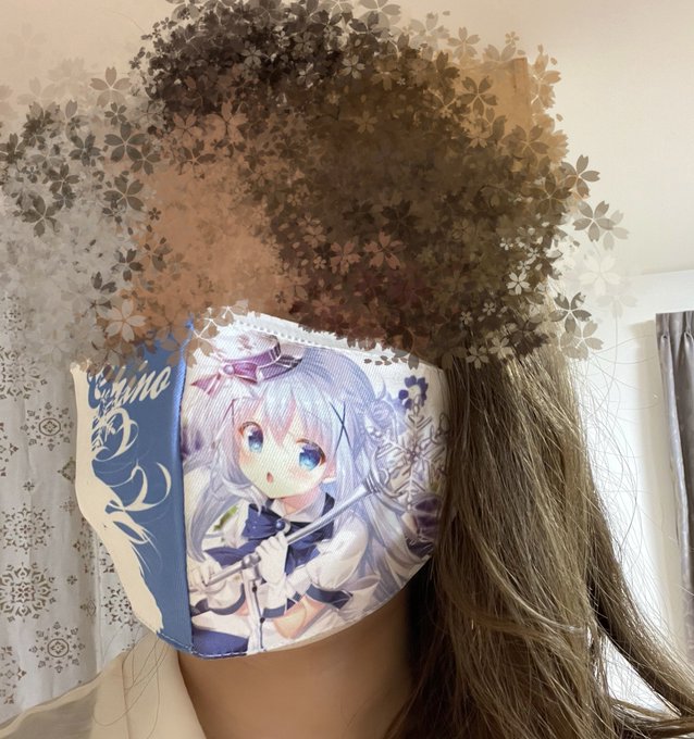 マスクはこんな感じです!私だと不織布マスクの上からでも余裕でした✨強くなれるマスク…
(そして顔をモザイクするとホラー感がすごい) 