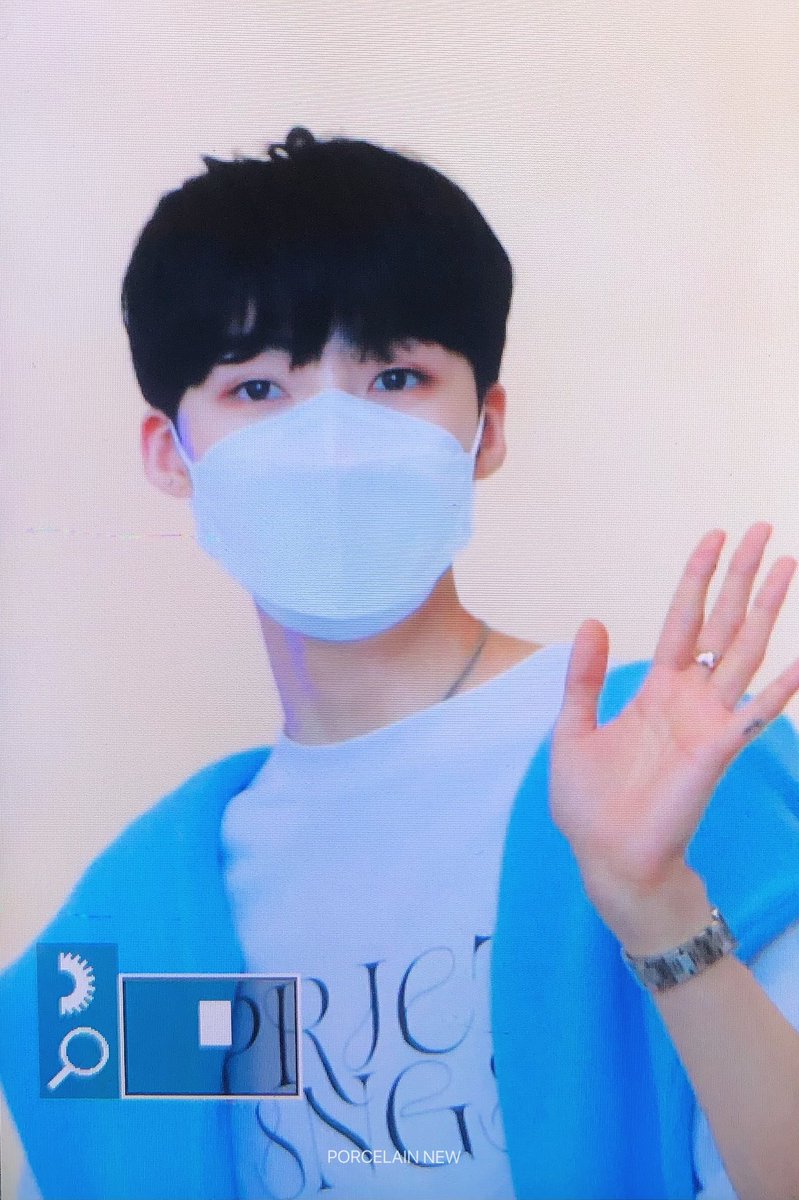 Porcelain0426's tweet photo. 210606 오늘의 뉴디is 하늘 색 💙☁️
#더보이즈 #뉴 #최찬희 #THEBOYZ #NEW
@WE_THE_BOYZ https://t.co/aPu68udWGk