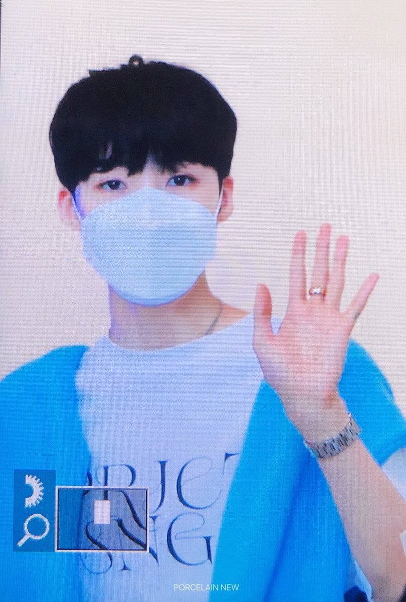 Porcelain0426's tweet photo. 210606 오늘의 뉴디is 하늘 색 💙☁️
#더보이즈 #뉴 #최찬희 #THEBOYZ #NEW
@WE_THE_BOYZ https://t.co/aPu68udWGk