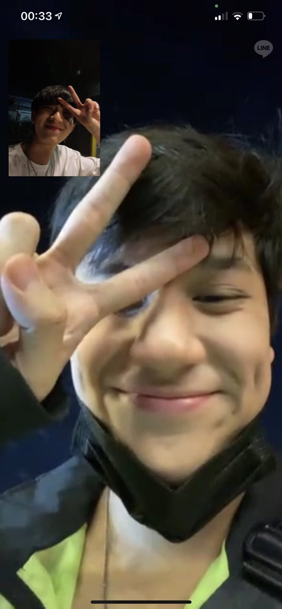 ilikealienn's tweet photo. อีกหนึ่งภาพ(?)ที่ขาดไม่ได้เลยค่ะ กำลังใจสำคัญวันขึ้นเวทีใหญ่นั่นเองงง แคปกันไว้คนละภาพสองภาพเลยทีเดียวเชียวเชียว #กลางปีตั้งแผงขาย https://t.co/Gh9PrDnvft