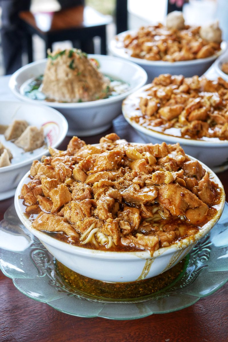 AbankBudy's tweet photo. @tiurmaromauli Ini mie ayam nya https://t.co/RvPKzQxNXu