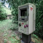 隠れた珍スポット？山奥にひっそりとゲームボーイの形をしたポストがある!