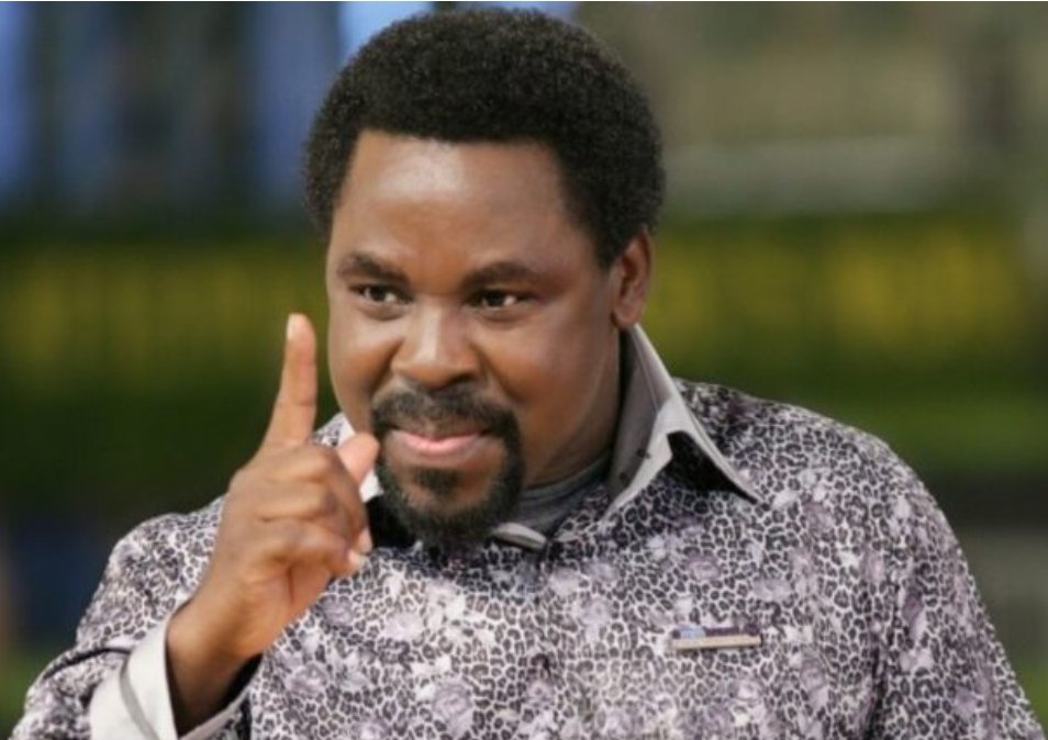 mhofela_mhofu's tweet photo. Breaking: TB Joshua dies at 57.
Joshua died in Lagos on Saturday evening shortly after concluding a programme at his church.

3 Days ago, Joshua urged Nigerians to fast and pray as his birthday was coming up on the 12th of June.

Hapana anoziva musi nenguva. https://t.co/NvAKprEFzR