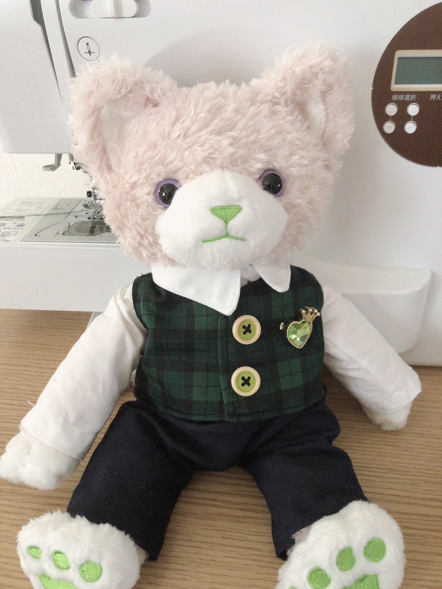 Ria ペリドのお洋服完成 全部ぬいペさん Nuinuipe の型紙で作りました シャツは少し不格好だけど ペリド用のブローチも付けていい感じ O 艸 プリンスキャット うたプリ手芸部 T Co Nyjpm8hv9h Twitter