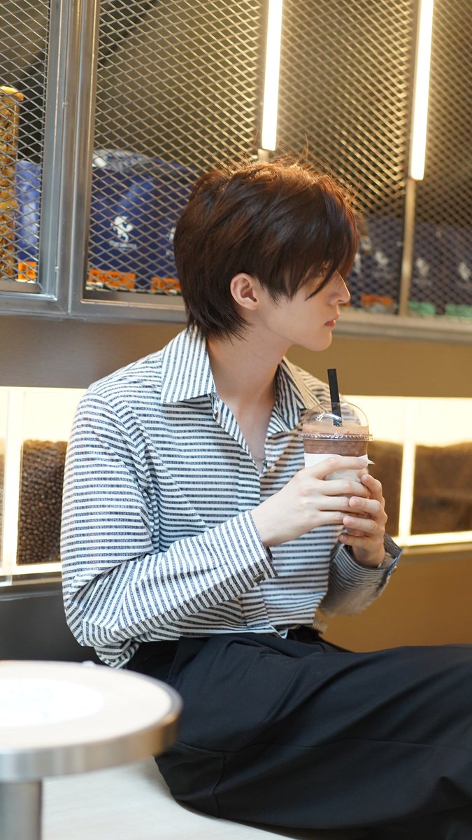 bluepongtiwat_'s tweet photo. I just need some iced chocolate in the morning 🥤🍫 https://t.co/UTiERTxi27