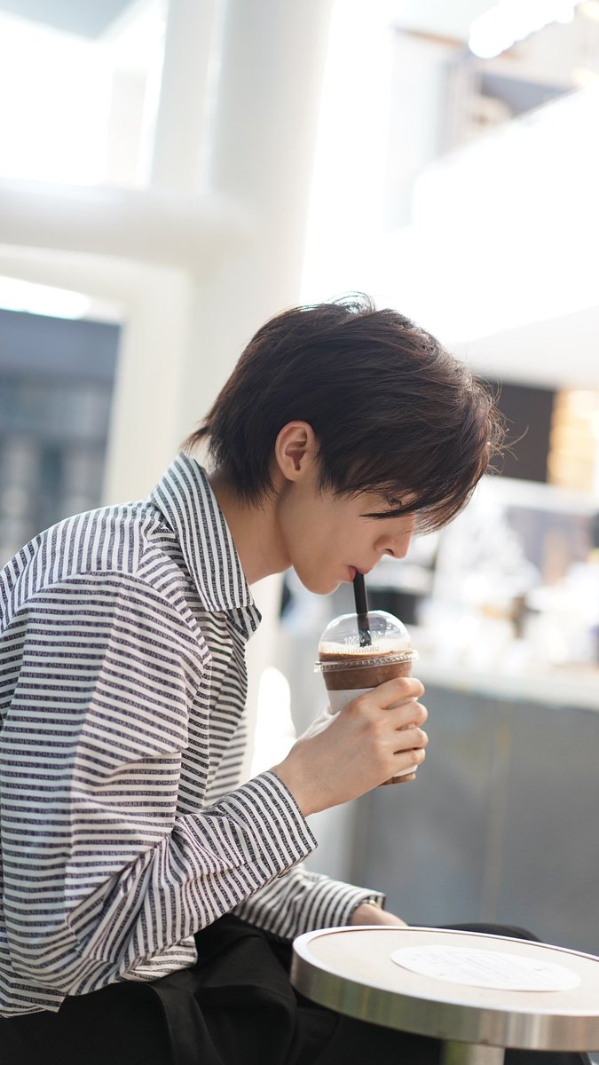 bluepongtiwat_'s tweet photo. I just need some iced chocolate in the morning 🥤🍫 https://t.co/UTiERTxi27