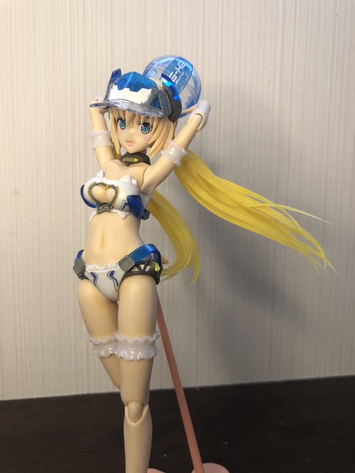 フレズヴェルク=アーテルのツインテールをこつえーさん(@co2age )のパッケージイラストに近づけるためにスクラッチしてみた。
改善の余地はまだまだあるけど理想に近づいてる

#FAガール 
#フレームアームズ・ガール 
#メガミデバイス 