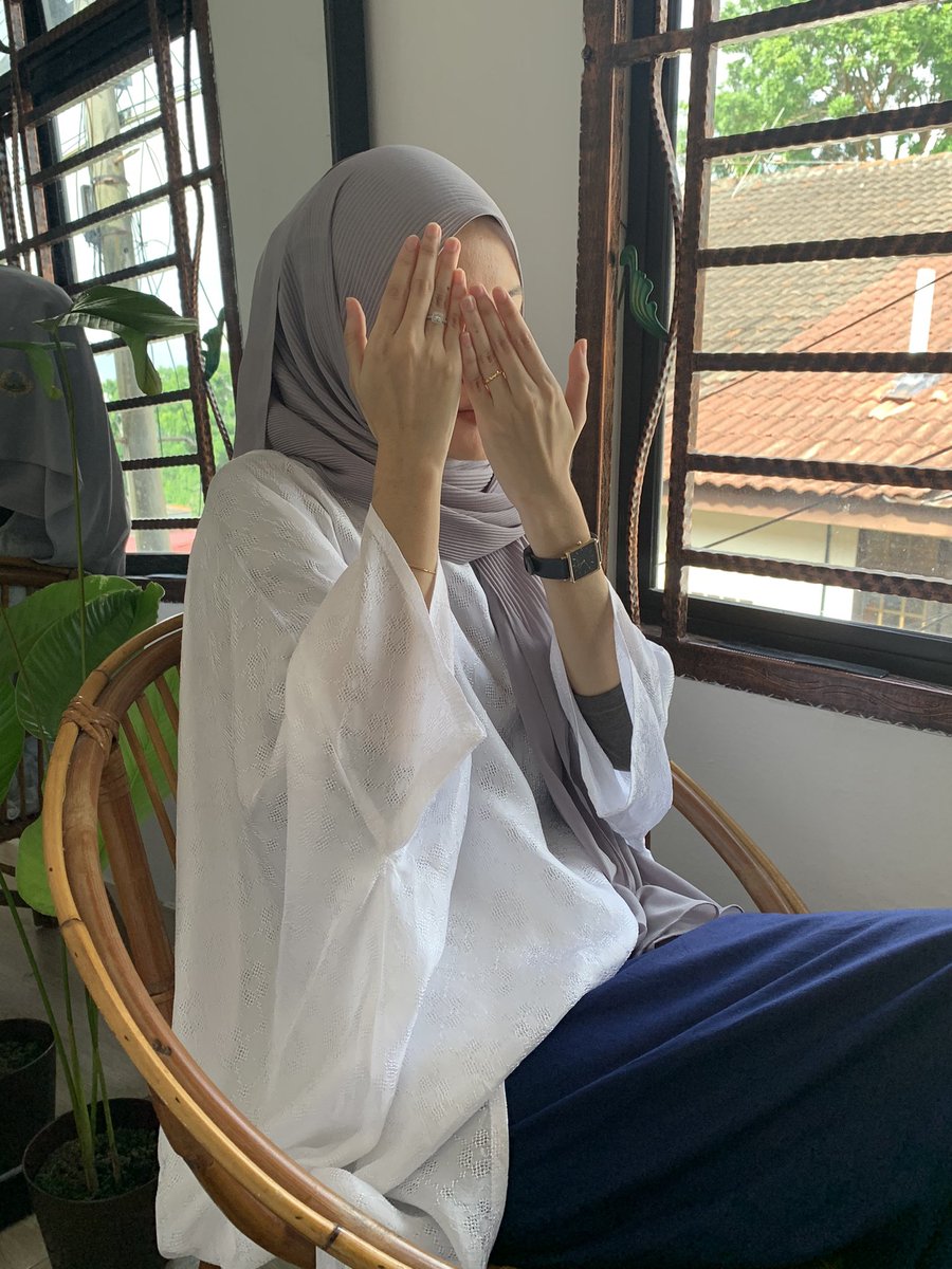 farahainjeman's tweet photo. Hehe done tunang through microsoft teams! https://t.co/58WBYrOuqe