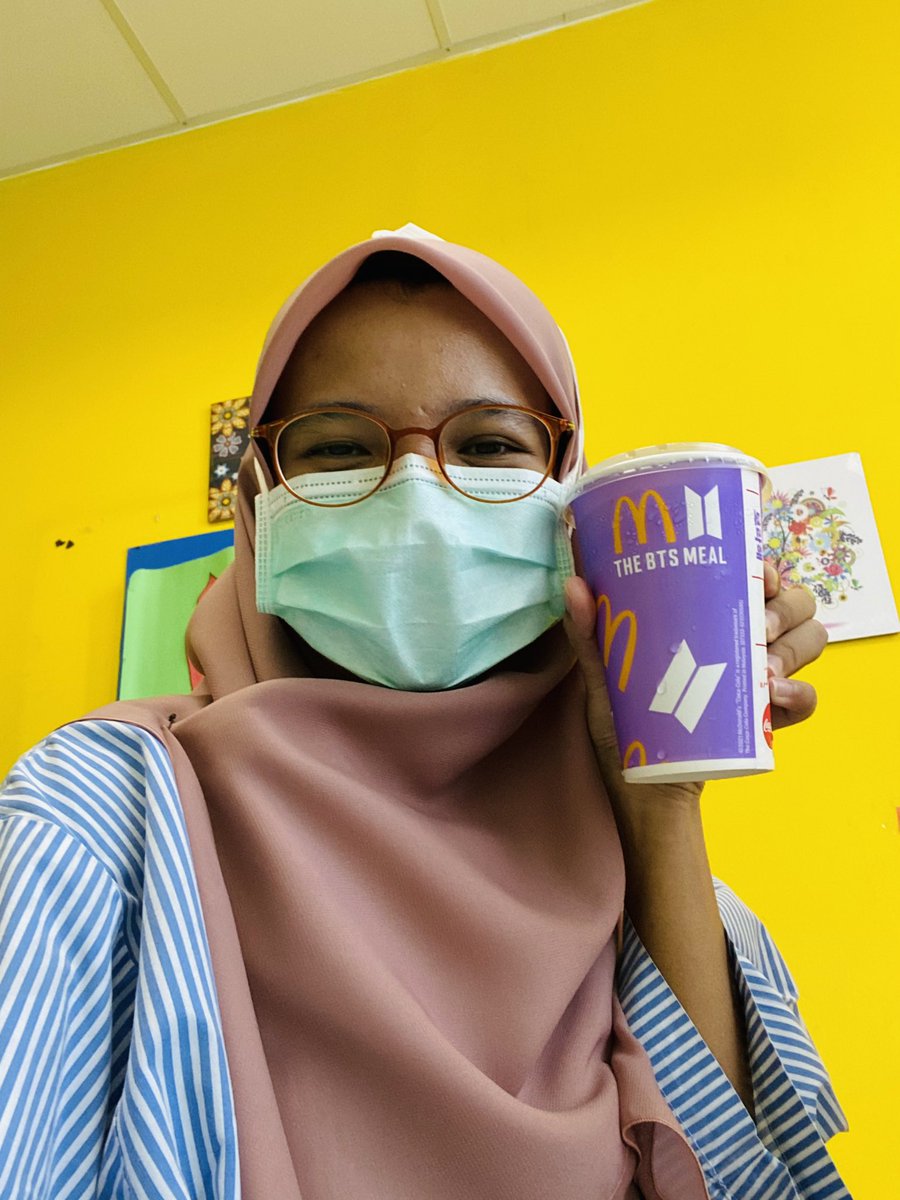 amoyseop's tweet photo. Thank you @PurpleProject7 for this. Really appreciate army’s effort 💜💜
Sincerely from frontliners Covid Wards Serdang Hospital 💜 #TheBTSMeal  #BTS 
#PurpleCode https://t.co/ZWUSV543K1