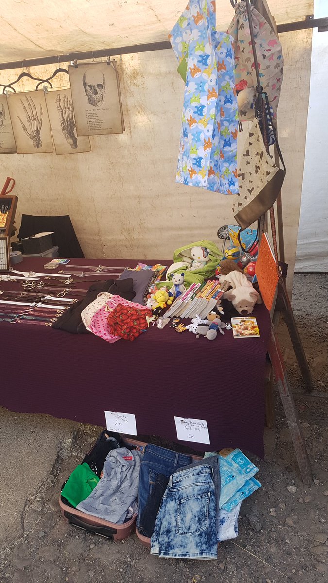 InnocentSigh's tweet photo. Bereit für die, die da kommen wollen :) #raw Flohmarkt #warschauerstr https://t.co/kpDKOb8dDF