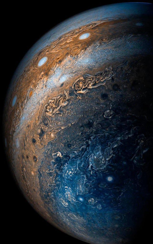RT @konstructivizm: One of the most detailed picture ever taken from Jupiter so far. (NASA) https://t.co/iZMFsiZJWu