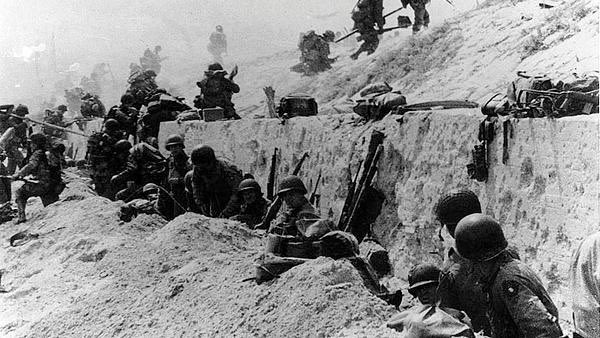 À la mémoire de ceux qui ont traversé l'océan et se sont battus 
© Robert Capa
#MemorialDay2021